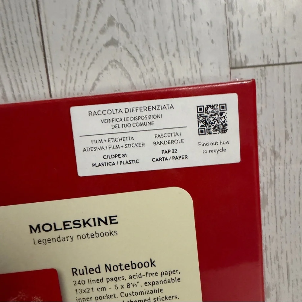 Moleskine Christmas Red Ruled Notebook Wreath for Holidays to Remember Journal‎